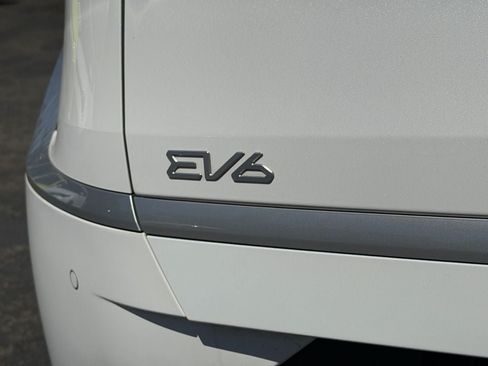 Used 2024 Kia EV6 Light AWD/4WD image 35