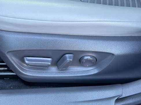 Used 2020 Toyota Camry SE image 14