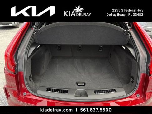 Used 2024 Cadillac XT4 Premium Luxury w/ Cold Weather Package FWD image 8