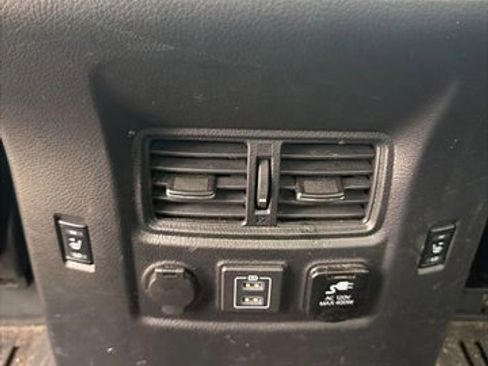 Used 2024 Nissan Titan PRO-4X w/ Pro-4x Convenience Package AWD/4WD image 21