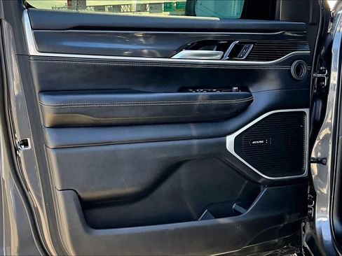 Used 2023 Jeep Wagoneer 2WD image 21