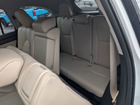 Used 2023 Toyota Highlander XLE image 16