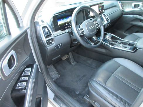 Used 2023 Kia Sorento SX AWD/4WD image 12