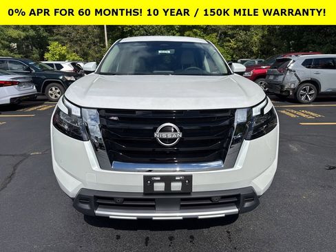 New 2025 Nissan Pathfinder SL image 2