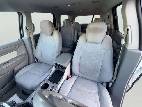 Used 2015 GMC Acadia SLE FWD image 20