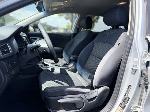 Used 2017 Kia Niro LX FWD image 11