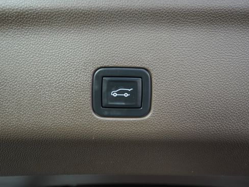 Used 2021 GMC Yukon Denali w/ Denali Premium Package image 13