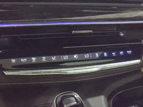 Used 2023 Cadillac Escalade Premium Luxury RWD image 22