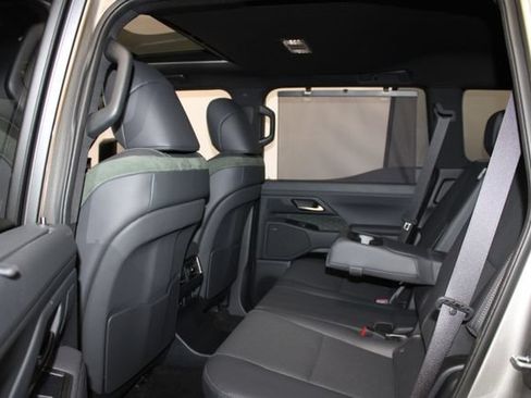 Used 2025 Lexus GX 550 AWD/4WD image 12