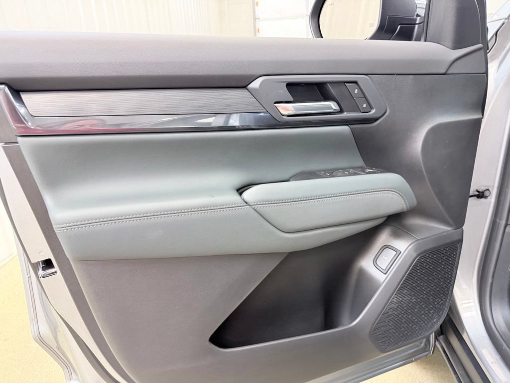 New 2026 GMC Terrain AT4 w/ Technology Package II AWD/4WD image 9