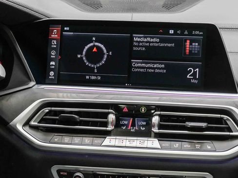 Used 2022 BMW X7 xDrive40i w/ M Sport Package AWD/4WD image 17