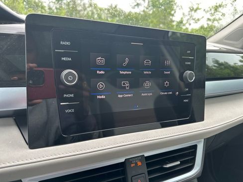 New 2026 Volkswagen Taos SE AWD/4WD image 14