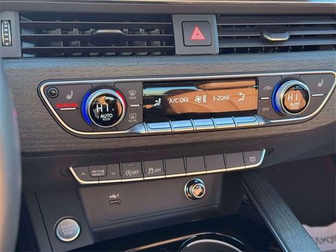 Used 2020 Audi A4 2.0T Premium image 31