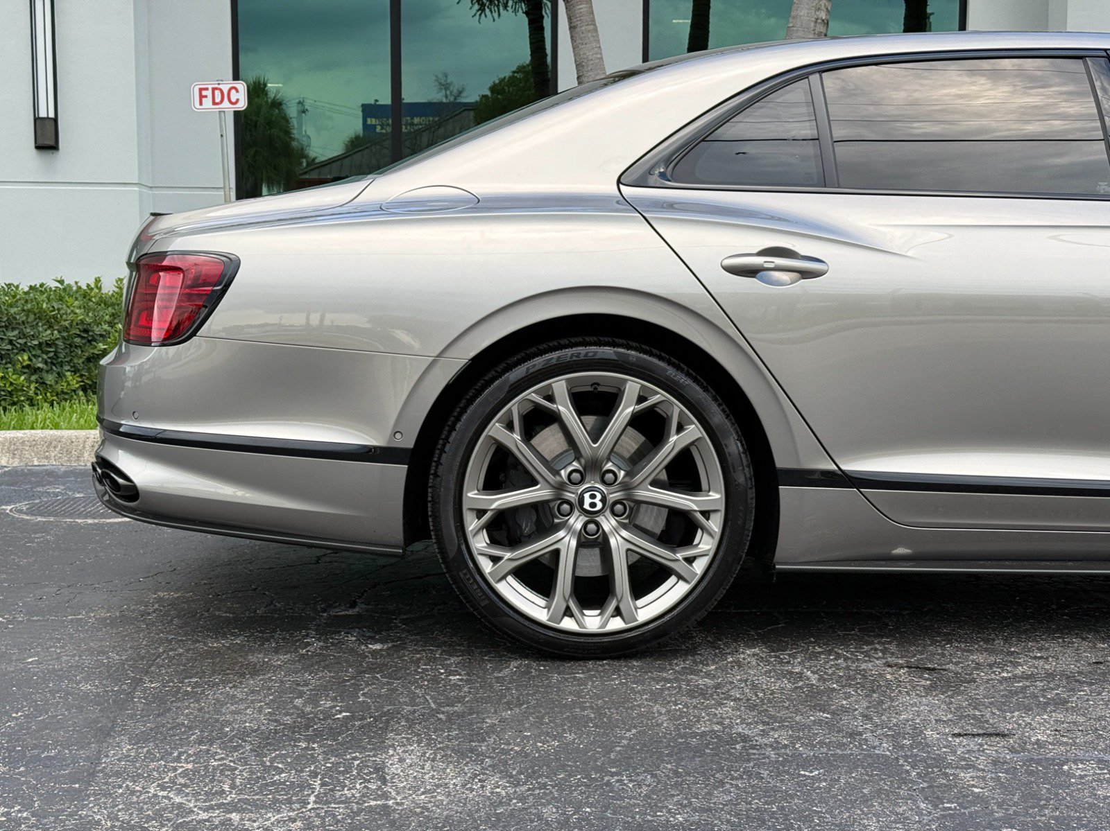Used 2023 Bentley Flying Spur V8 AWD/4WD image 5