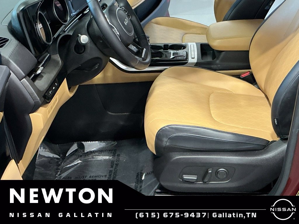 Used 2022 Kia Carnival EX FWD image 15