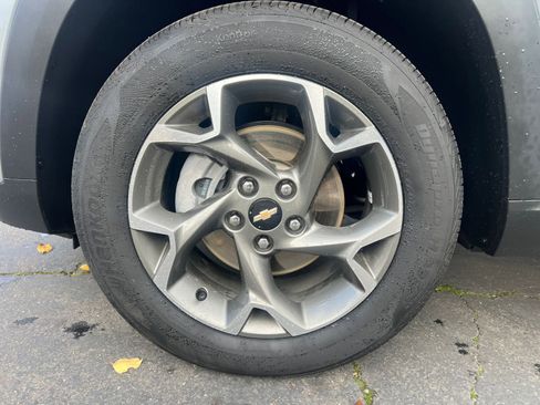 Used 2025 Chevrolet Trax LT w/ LT Convenience Package image 30