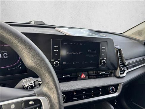 Used 2024 Kia Sportage LX image 13