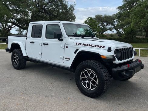 Used 2024 Jeep Gladiator Rubicon AWD/4WD image 3
