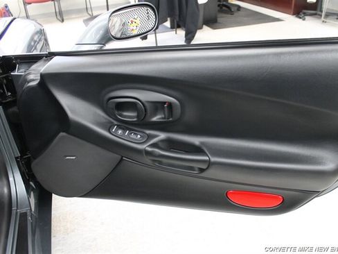 Used 2003 Chevrolet Corvette Coupe w/ Preferred Equipment Group1 RWD image 37