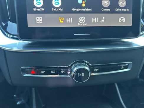 Certified 2025 Volvo XC90 B6 Plus image 25