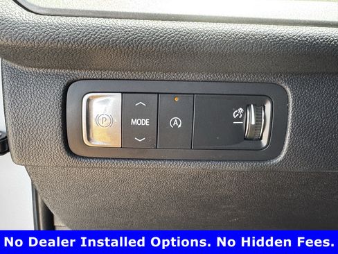 Used 2025 Chevrolet Traverse LT FWD image 21
