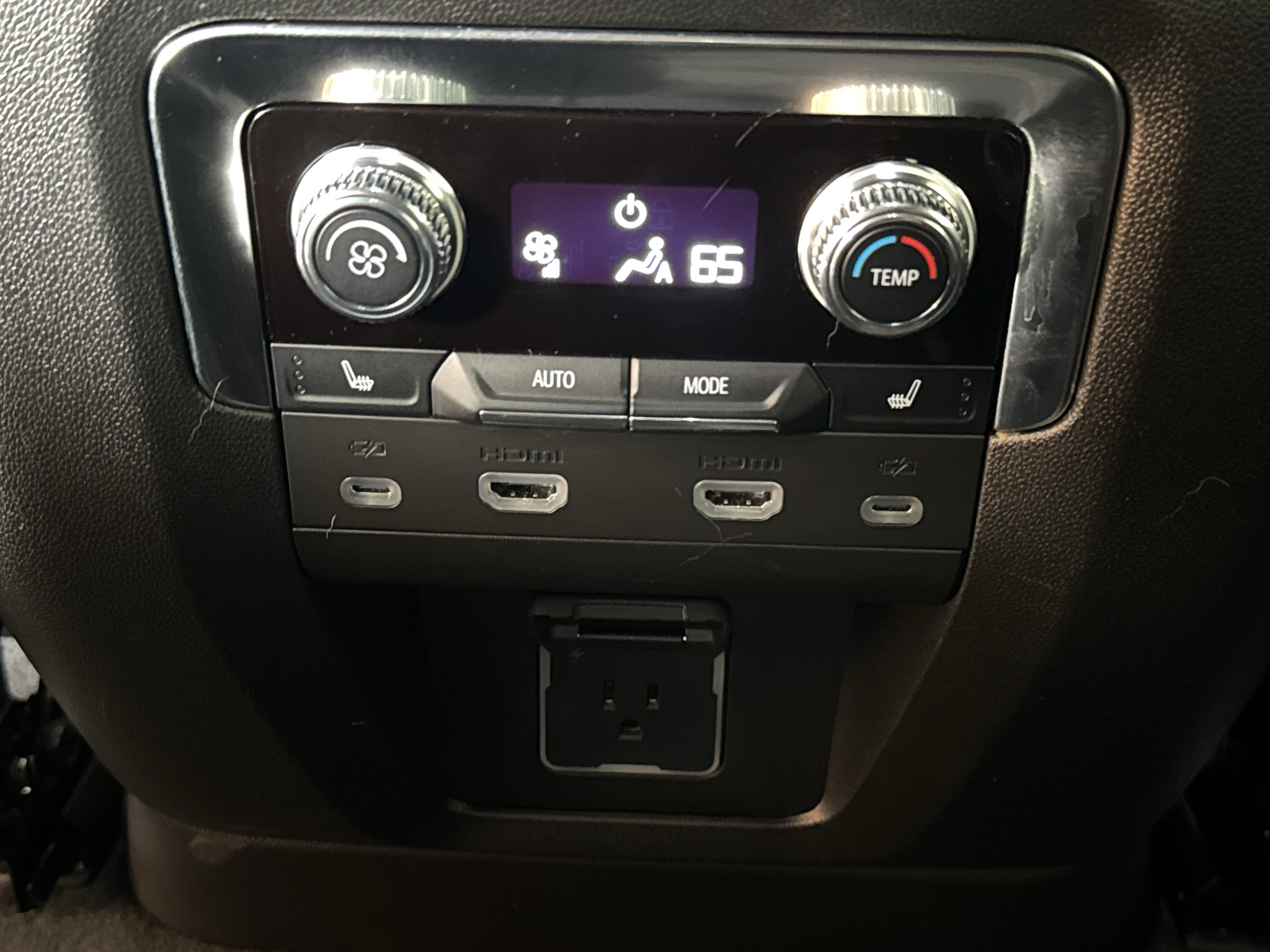 Used 2024 GMC Yukon Denali AWD/4WD image 15