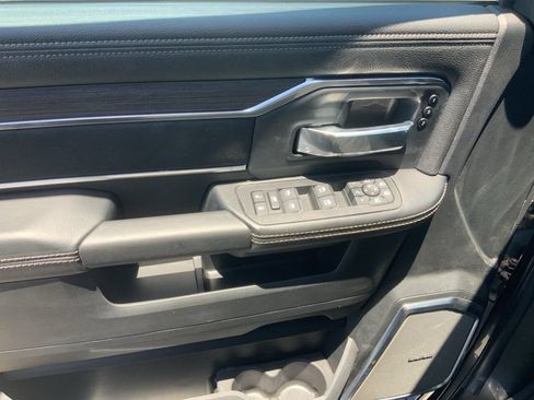New 2025 RAM 2500 Laramie AWD/4WD image 15
