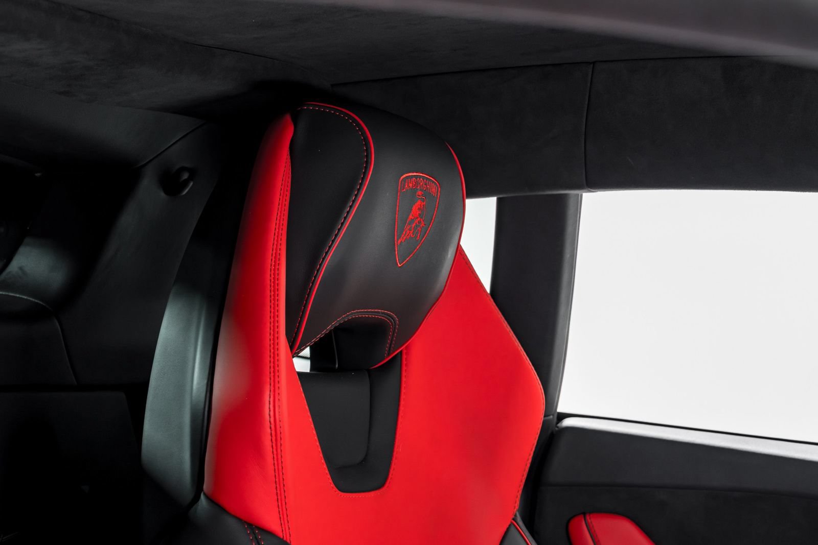 Used 2021 Lamborghini Huracan EVO RWD image 34