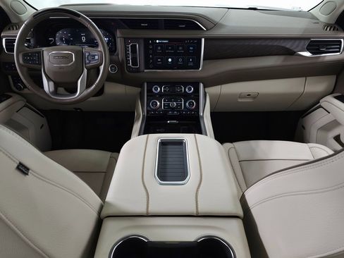 Used 2023 GMC Yukon Denali w/ Advanced Technology Package image 13