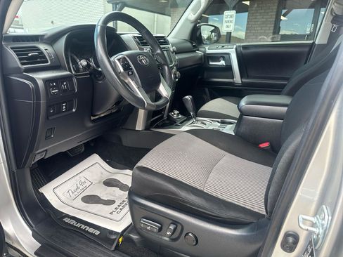 Used 2017 Toyota 4Runner SR5 AWD/4WD image 12