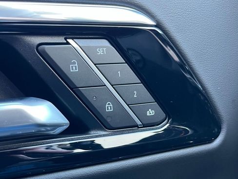 New 2026 Chevrolet Suburban Premier image 8