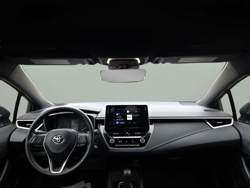 Used 2025 Toyota Corolla SE w/ SE Package image 10