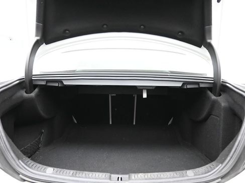 Used 2018 Mercedes-Benz E 300 4MATIC image 27