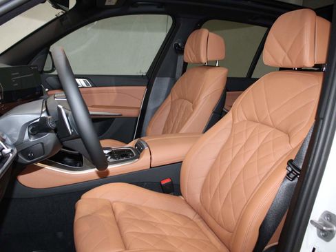 Used 2026 BMW X5 sDrive40i w/ Climate Comfort Package image 13