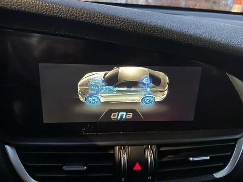 Used 2017 Alfa Romeo Giulia w/ Sport Appearance Package image 26