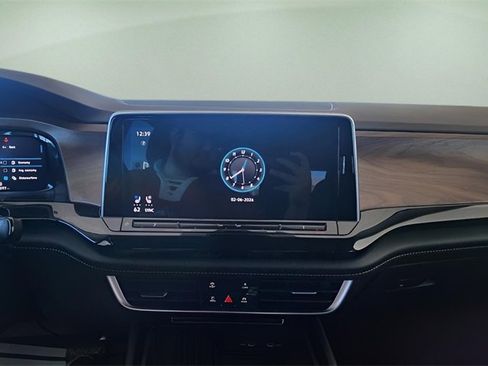 Used 2025 Volkswagen Atlas SE image 31