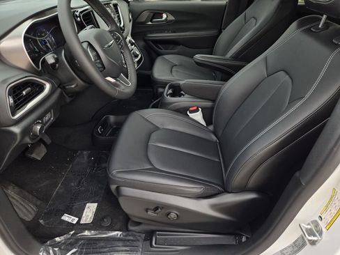 New 2026 Chrysler Voyager LX FWD image 16