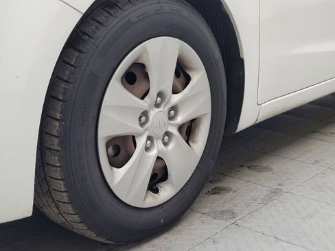 Used 2017 Kia Forte LX image 31