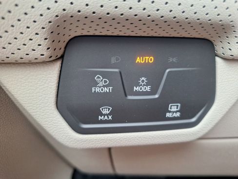 New 2026 Volkswagen Atlas SE image 12