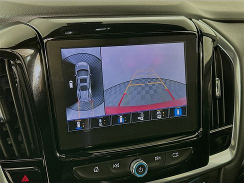 Used 2023 Chevrolet Traverse Premier image 17
