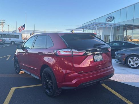 Used 2023 Ford Edge ST-Line w/ Class II Trailer Tow Package image 13