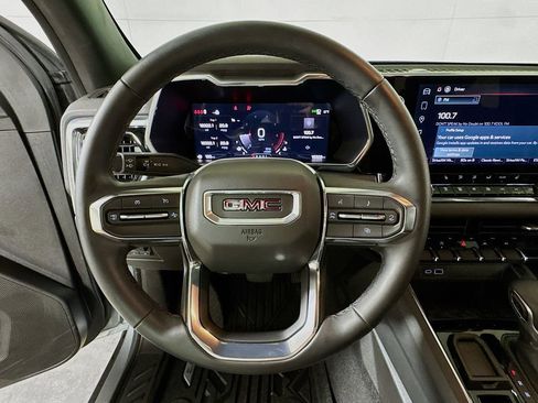 Certified 2025 GMC Canyon Elevation w/ Convenience Package image 9