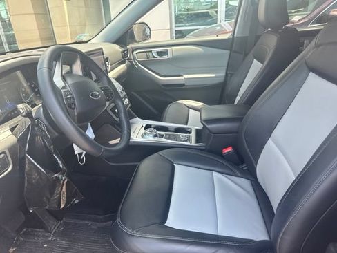 Used 2023 Ford Explorer XLT w/ Equipment Group 202A AWD/4WD image 10