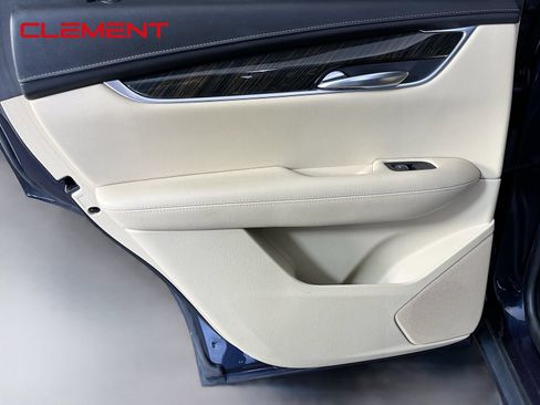 Used 2018 Cadillac XT5 FWD image 29