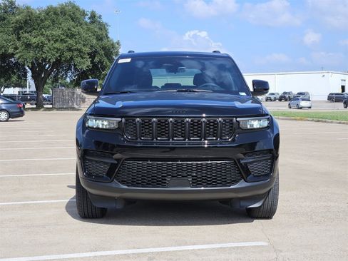 New 2025 Jeep Grand Cherokee Altitude image 7