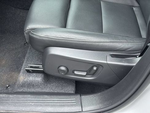 Certified 2026 Volvo XC40 B5 Plus AWD/4WD image 26