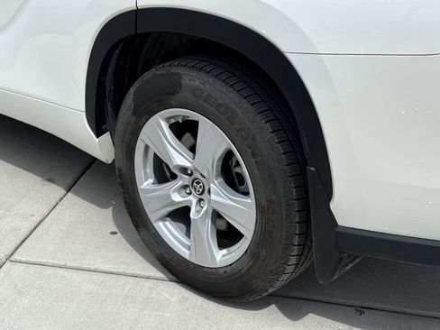 Used 2021 Toyota Highlander LE image 8