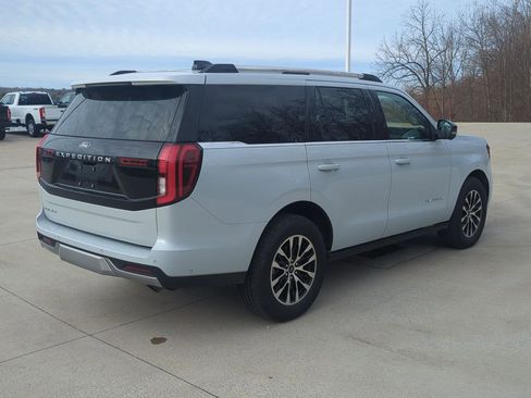 Used 2025 Ford Expedition Platinum image 5