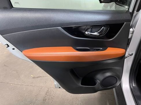 Used 2019 Nissan Rogue SL w/ Premium Package AWD/4WD image 16