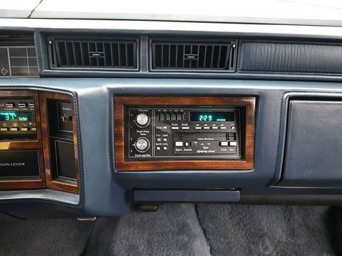 Used 1992 Cadillac De Ville Base image 12